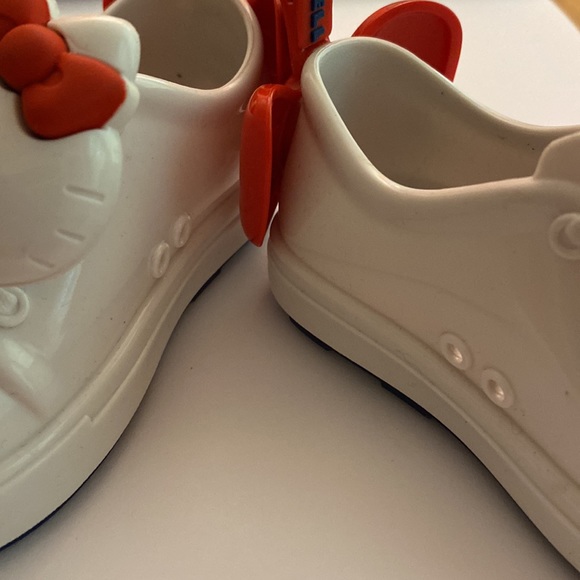 Hello Kitty 🐈‍⬛ Mini Melissa white and red ADORABLE sneakers shoes US 5 toddler - Picture 10 of 10